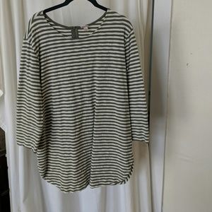 Green and cream striped 3/4 sleeve top - XXL